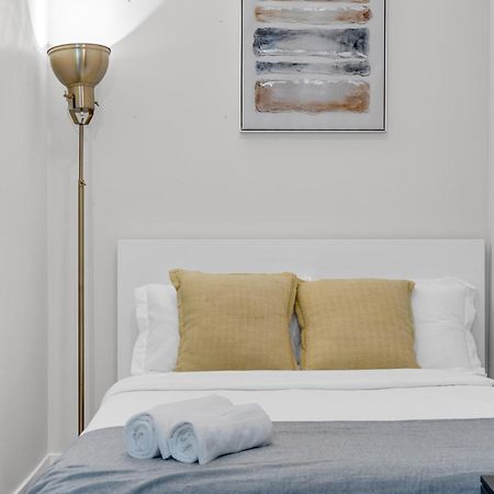Spadina Modern Suites Toronto Bagian luar foto