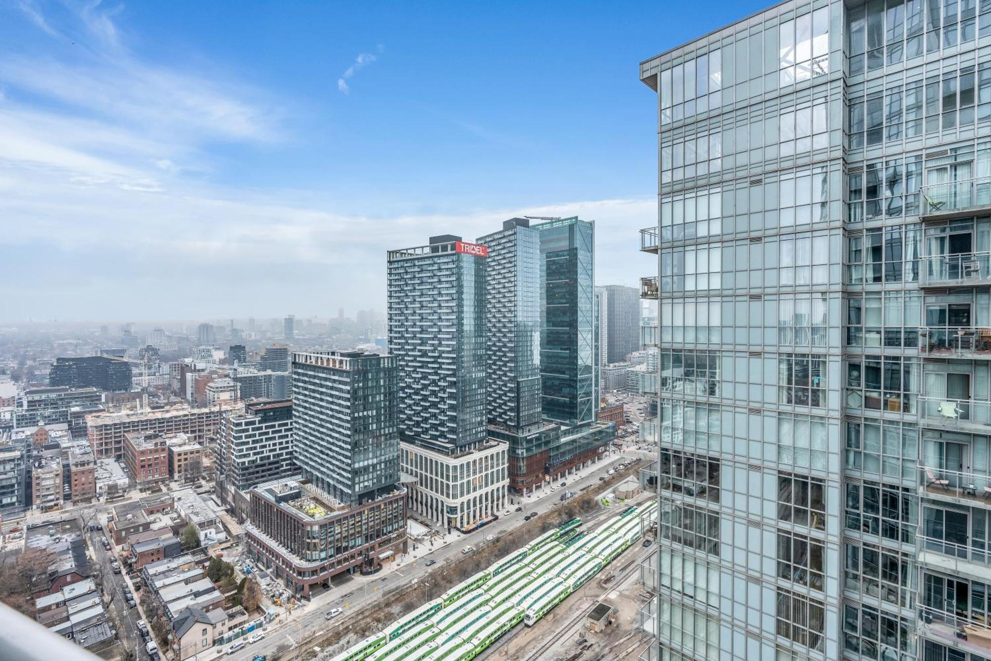 Spadina Modern Suites Toronto Bagian luar foto