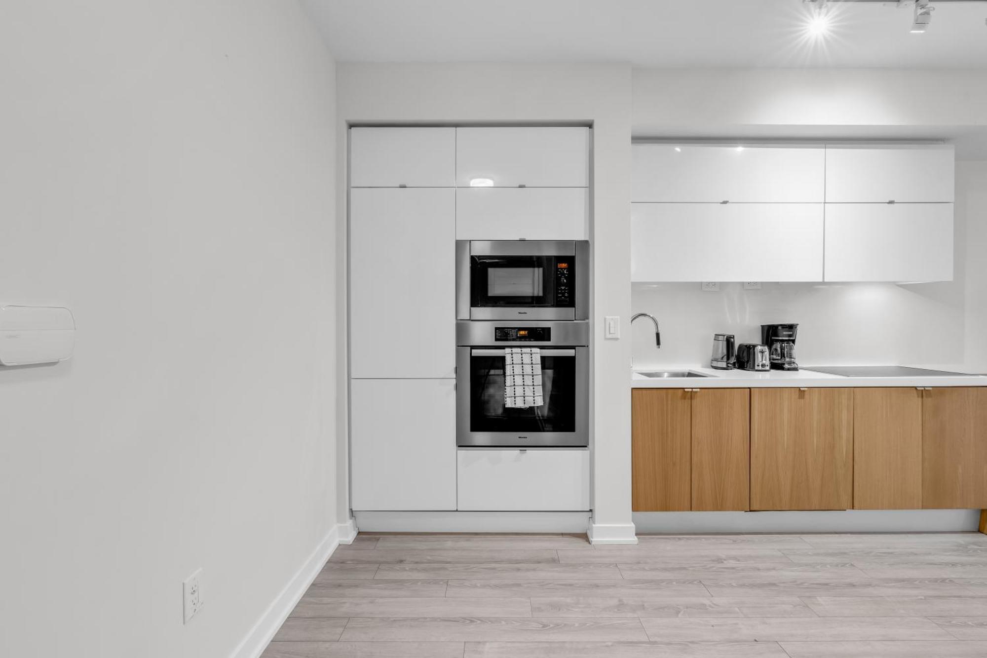Spadina Modern Suites Toronto Bagian luar foto